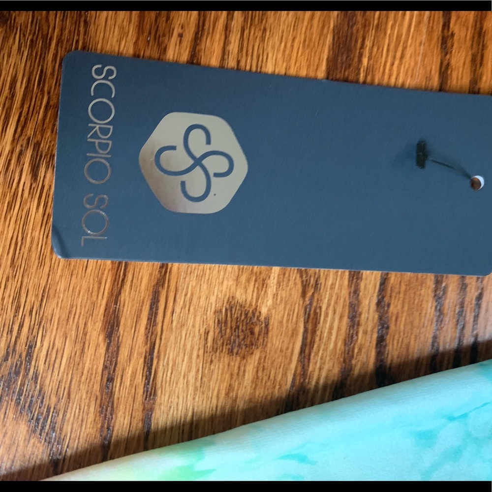Scorpio Sol Vinyasa Leggings - Picture 11 of 12